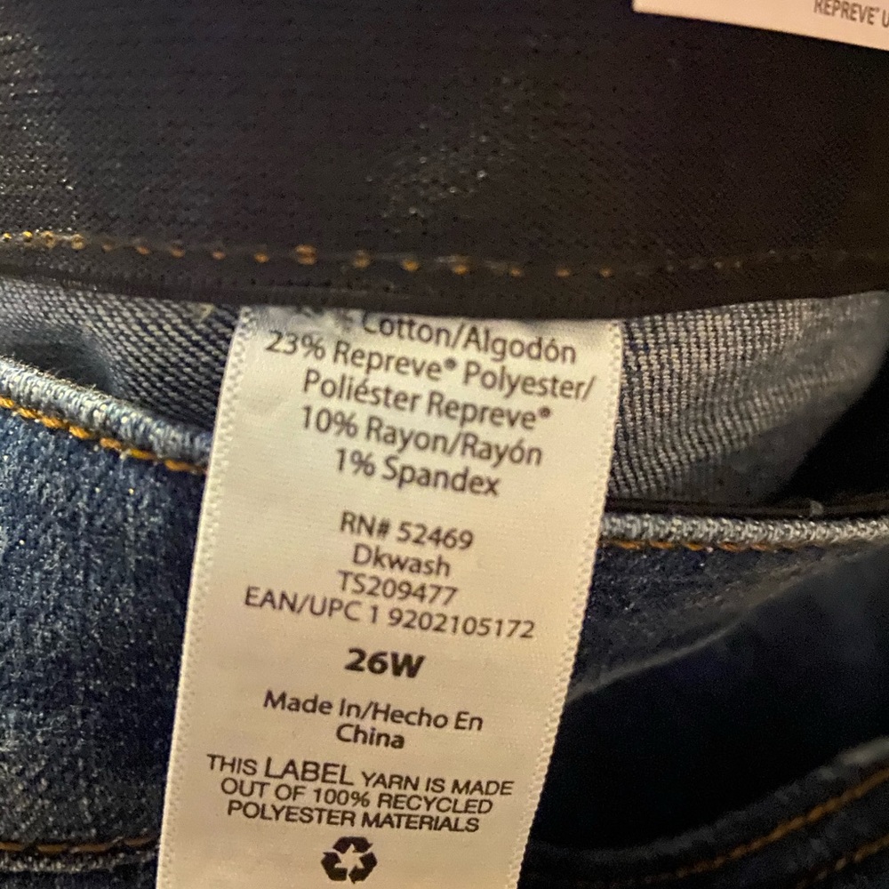 Women’s Plus Size Distressed Denim Shorts NWT - Picture 6 of 6